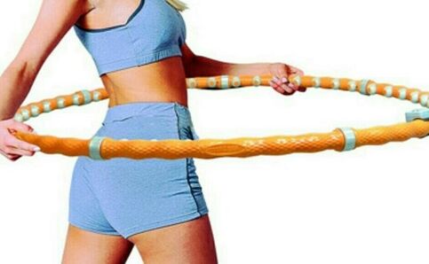 Hoop exercises to lose weight in the abdomen and sides.